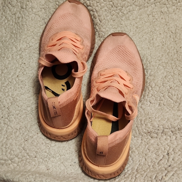 Nike Women's Peach Sneakers - Picture 2 of 5